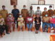 Foto bersama dengan penerima BLT-DD.