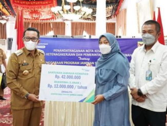 Foto bersama usai penandatangan kesepakatan.