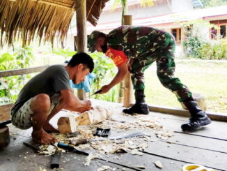 Kunjungan ke pengrajin kayu.