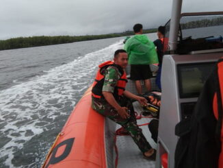 Pencarian korban kecelakaan boat long tail di Sikabaluan.