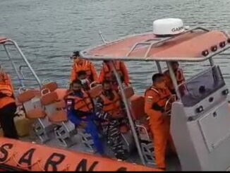 Pencarian dan pertolongan terhadap kecelakaan kapal di perairan Simalegi Kecamatan Siberut Barat.