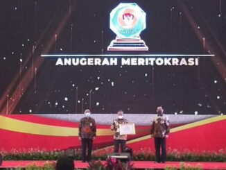 Penyerahan piagam penyerahan.