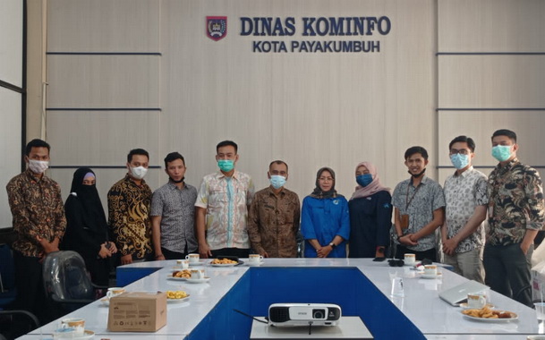 Rombongan Diskominfo Kota Dumai bersama unsur pimpinan Diskominfo Payakumbuh.