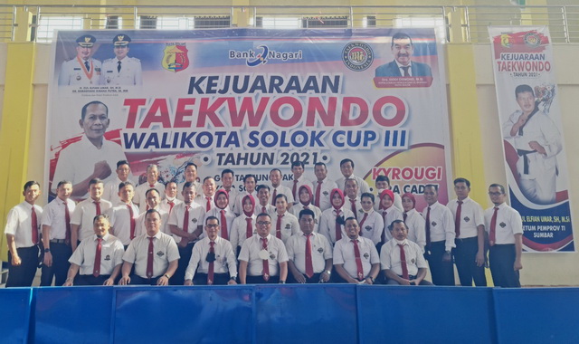Wasit di kejuaraan Taekwondo di Kota Solok.
