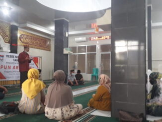 Anggota DPRD Kota Padang, Pun Ardi saat memberikan kata sambutan dalam reses I di Masjid Jihad Parupuk Tabing.