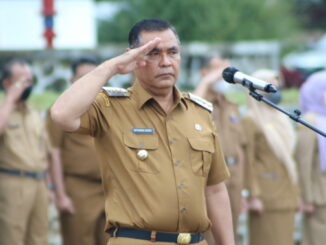 Bupati Epyardi Asda saat memimpin apel.