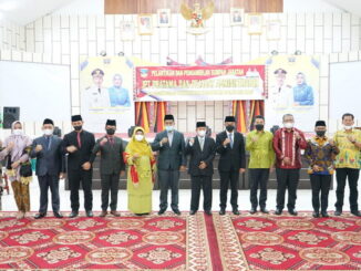 Foto bersama usai pelantikan.