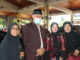 Gubernur Mahyeldi bersama jamaah umroh.