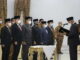 Gubernur Mahyeldi saat melantik sembilan pejabat pratama.