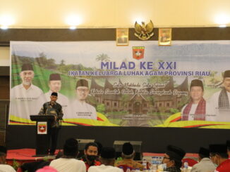Gubernur Mahyeldi saat menghadiri Milad Ikatan Keluarga Luhak Agam Riau.