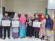 Kepala DKP3, Heni Purwaningsih foto bersama Penyuluh dan Petani Teladan.