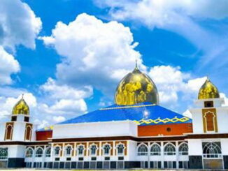 Masjid Raya Padang Pariaman berdiri megah di kompleks IKK di Nagari Parik Malintang Kecamatan Anam Lingkuang.