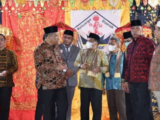 Wabup Padang Pariaman Drs Rahmang, MM dan rombongan berbincang dengan pengurus DPD PKDP Kabupaten Merangin Provinsi Jambi.