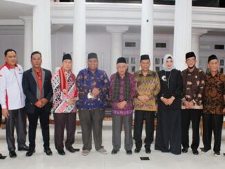 Bupati Padang Pariaman Suhatri Bur berfoto bersama pengurus DPP dan DPW PKDP Selindo.