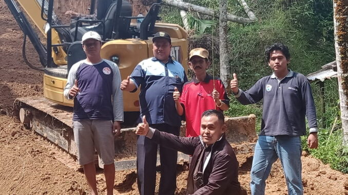 Pembukaan jalan usaha tani baru di Sungai Jambur.