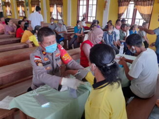 Vaksinasi di Dusun Tunang, Desa Matobe Sikakap.