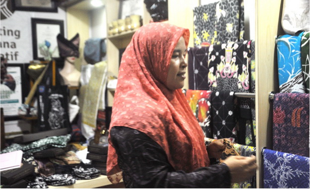 Widdiyanti pimpinan Canting Buana Kreatif Padang Panjang
