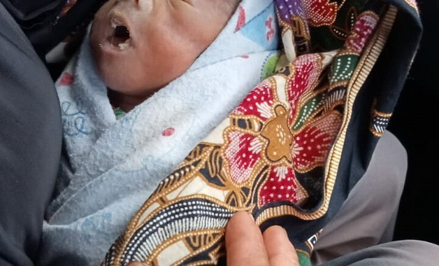 Anak pasutri Doni Kipli-Tira Aisyah yang langsung dibawa pulang begitu dilahirkan.