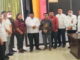 Bupati Padang Pariaman Suhatri Bur Dt. Putiah berfoto bersama usai menerima kedatangan tim exit briefing pemeriksaan BPK Perwakilan Sumbar.