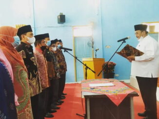 Bupati Benny Utama saat melaksanakan pelantikan Dewan Pendidikan Kab. Pasaman.