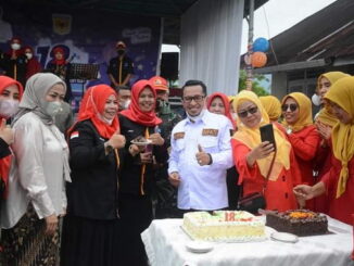 Bupati Eka Putra saat menghadiri HUT Radio Luhak Nan Tuo.