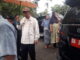 Bupati Hamsuardi saat di lokasi gempa.