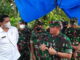 Sekdakab Padang Pariaman Rudy Repenaldi Rilis sedang serius menyimak pembicaraan Danrem Wirabraja Sumbar Brigjen TNI Purmanto.