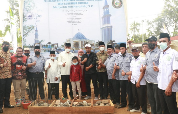Gubernur Mahyeldi bersama perantau Baso.