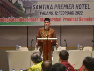Gubernur Mahyeldi saat membuka Musda GP Farmasi ke X.