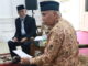 Gubernur Mahyeldi saat menerima APG Pessel.