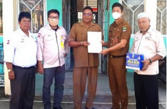 Hendra Aswara, S.STP, MM Kepala Inspektorat Padang Pariaman bersama sejumlah kepala sekolah ketika meaudit Dana BOS SD/SMP di Kecamatan Batang Anai.