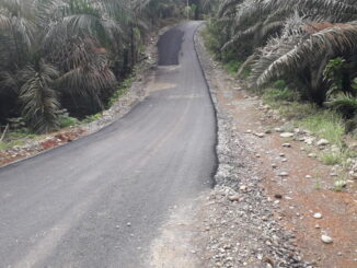 Jalan lingkar Air Balam Pasbar keriting dan bergelombang.
