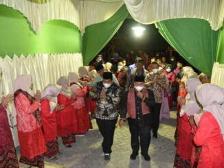 Penyambutan Bupati Padang Pariaman Suhatri Bur Dt. Putiah dan rombongan.