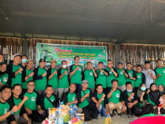 Sekdakab Padang Pariaman Rudy Repenaldi Rilis, S.STP, MM bersama dengan peserta jalan kaki sehat milad HMI ke-75.