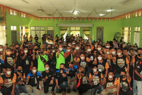 Wabup Richi Aprian bersama anggota AXS.