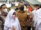 Wagub Audy Joinaldi bersama siswa SMA Adabiah Padang.