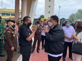 Wagub Audy Joinaldi saat menyambut Kepala BNN RI.