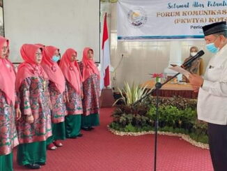 Wako Zul Elfian Umar saat melakukan pelantikan.