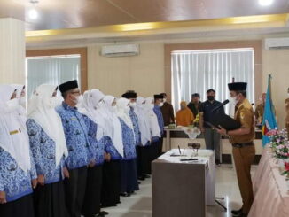 Wawako Ramadhani saat melakukan pelantikan.