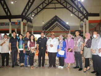 Bupati Padang Pariaman Suhatri Bur dan Wagub Sumbar Andy Joinaldy berfoto bersama investor dari Cimory Grup.