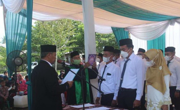 Dirut Aminuddin, ST melantik 28 pejabat struktural di lingkungan PDAM Kabupaten Padang Pariaman.