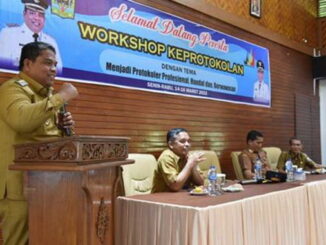 Bupati Padang Pariaman Suhatri Bur Dt. Putiah menyampaikan pengarahan pada pembukaan workshop keprotokolan daerah.