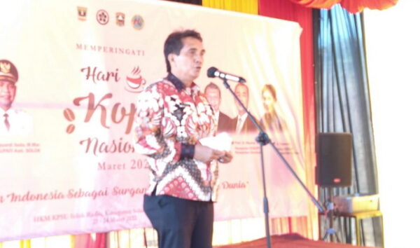 Asisten II Setdaprov Sumbar yang mewakili Gubernur Sumbar saat memberi sambutan.