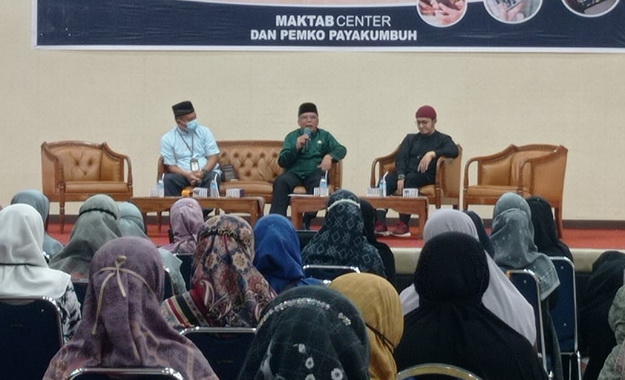 Asisten III Sedako Payakumbuh membuka seminar mengatasi kecanduan Gadget pada anak.