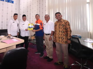 Asisten III Sekdako Payakumbuh menerima kunjungan LPPM UNP di ruang kerjanya.