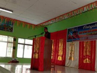 Kepala SMKN 3 Batusangkar Budi Dharmawan sedang memberikan sambutan.