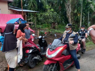 Bupati Benny Utama saat mengunjungi Malampah.