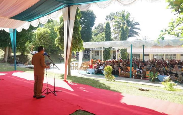 Bupati Eka Putra saat memberi sambutan.