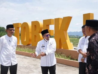 Bupati Eka Putra saat meninjau nagari Parambahan.