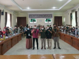 Bupati Eka Putra bersama peserta PPG.